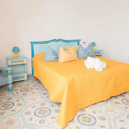 Bed & Breakfast Hotiday Neptunus Forio (Isola d'Ischia)