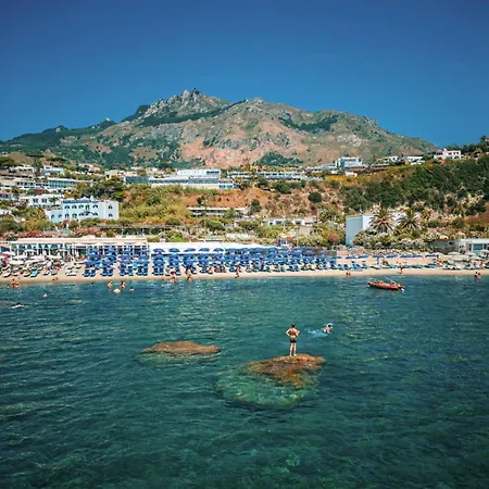 Neptunus 3* Forio (Isola d'Ischia)