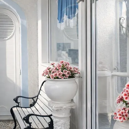 فندق مبيت وإفطار Hotiday Neptunus 3*