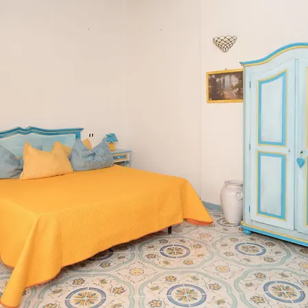 Neptunus 3* Forio (Isola d'Ischia)