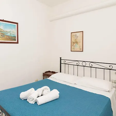 Neptunus 3* Forio (Isola d'Ischia)